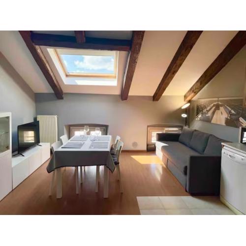 Tivarnella B&B - Large and bright Attic in Trieste Center