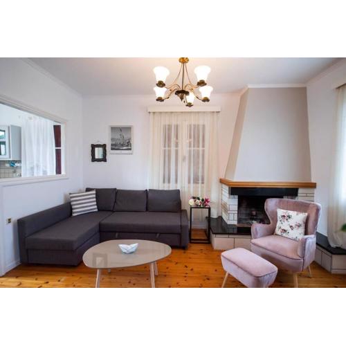 To Patriko Lefkada Cozy Village Home with Parking