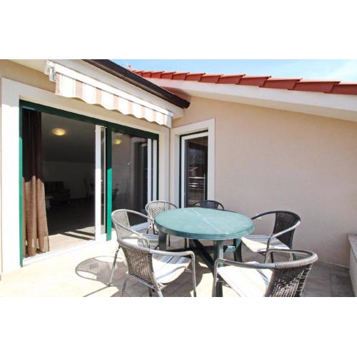 Tolles Appartement in Baška mit Terrasse