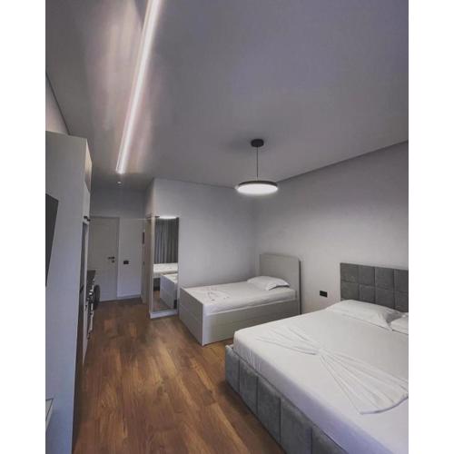 Tomas Apartments