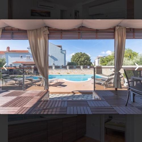 Tomica Apartments with Pool