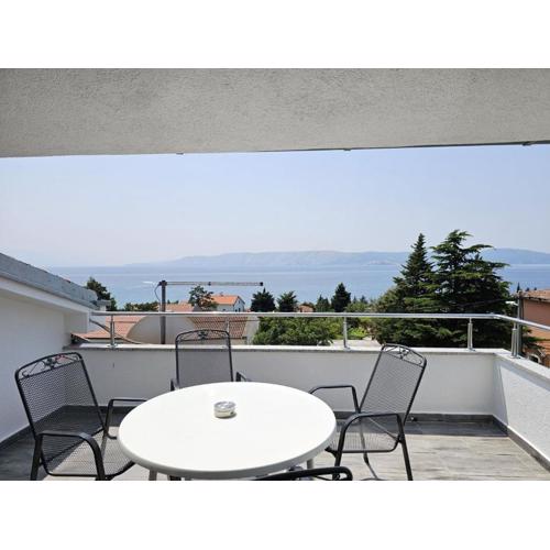 TOMISLAV NV 8 pax - Apartment with sea view, 250 m from the beach