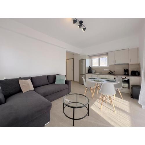 Tompazi modern apt with amazing view in Alimos