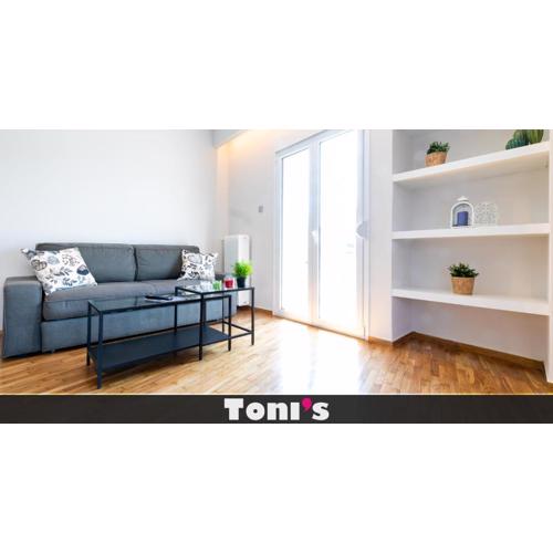 TONI\