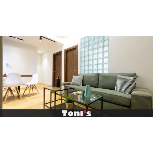 TONI\