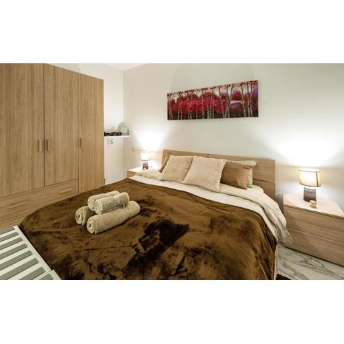 Top amazing luxury Maisonette with back patio