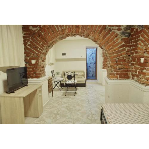 Top Center Detached Apartment Studio
