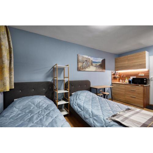 Top Center, Sea Garden, Brand New Studio - Majestic