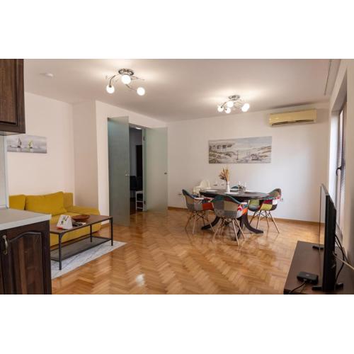 Top Central 2BR Apartment by the Sea