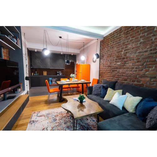 Top Central Design, 2 Bedroom, NDK, FREE Secured parking