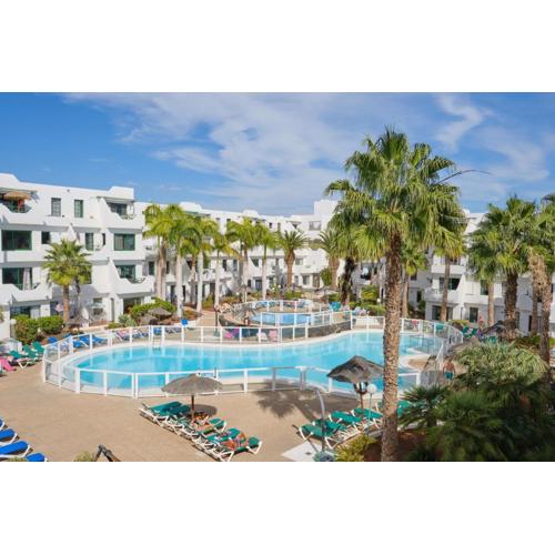 TOP FLOOR OCEAN VIEWS Lanzamar - Renovated Gem with a Sunny, Private Terrace & Elevator & Pool - Puerto del Carmen