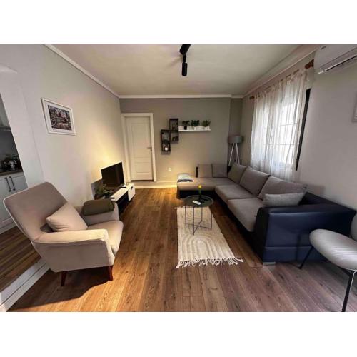 Top Location 3-Floor Villa with 6 bedrooms