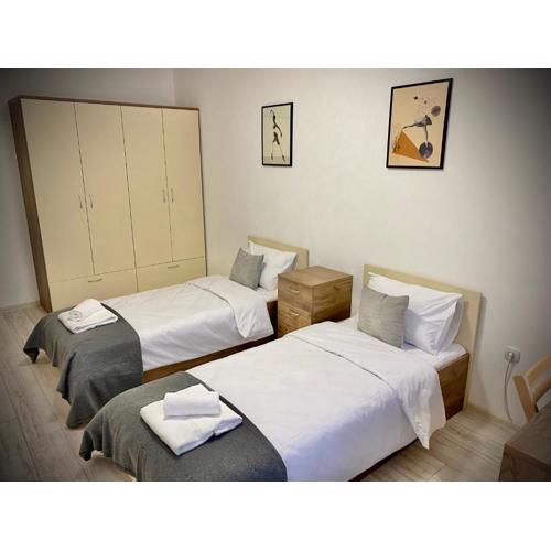 Top Location Apartment with 2Bath for 6 Guests