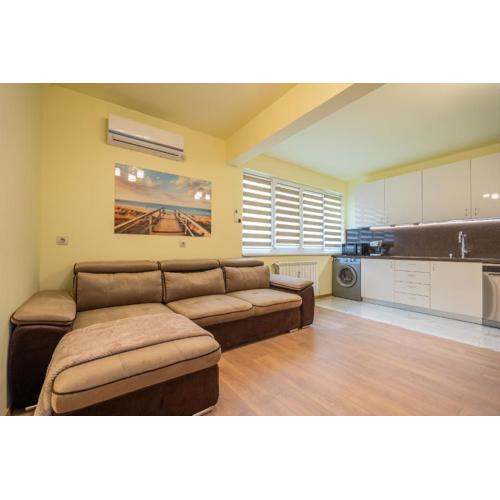 Top Location Central New & Spacious 3 BDR apt Medical Academy