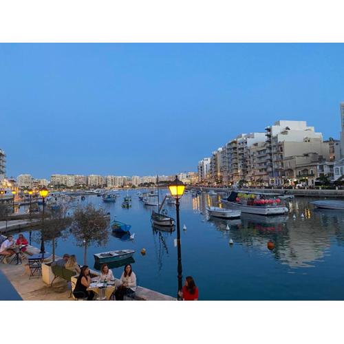 Top-notch apartment with sea view, bbq and Jacuzzi