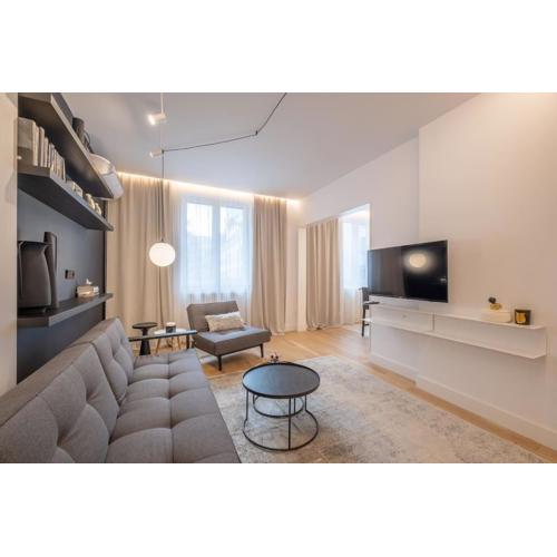 Top-Notch location, an Exceptionally Stylish flat