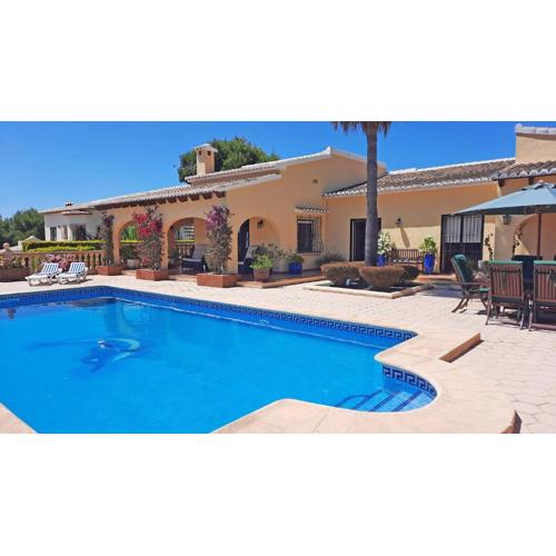 TOP RATED Luxury 4 Bed Villa - Beach Moments Away, Private Pool, Open Views