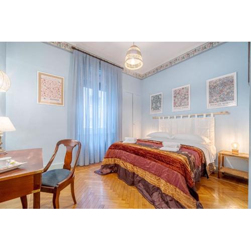 Torino Old Fashion Apartment with Balcony