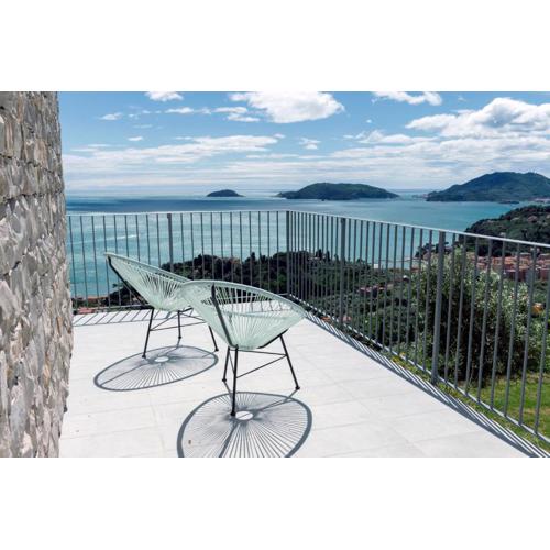 Torretta House, inside a private Park, Pool, Tennis, AC, parking next home and parking in Lerici!
