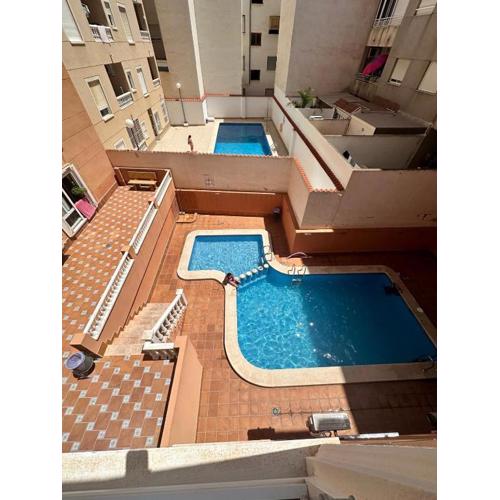 Torrevieja precioso apto en calle San pascual con piscina cerca de todos los servicios