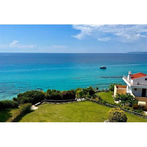 Toula Villa on the Beach Fourka 3 bedrooms 7 guests