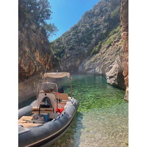 Tour di Karaburun, Isola di Sazan e Grotta di Haxhi Aliu