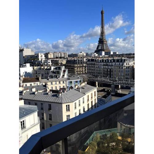 Tour Eiffel - Studio vue imprenable au-dessus des toits, balcon