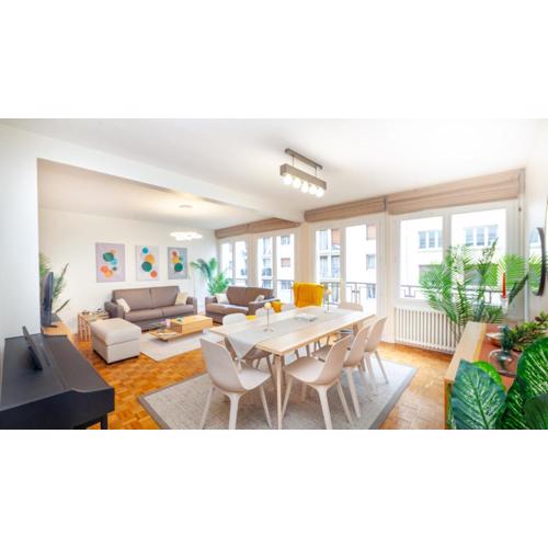 Tour Eiffel & Champs Elysees - 2 BR gorgeous & bright 75m2 - free weekly housekeeping - for business and working purposes only