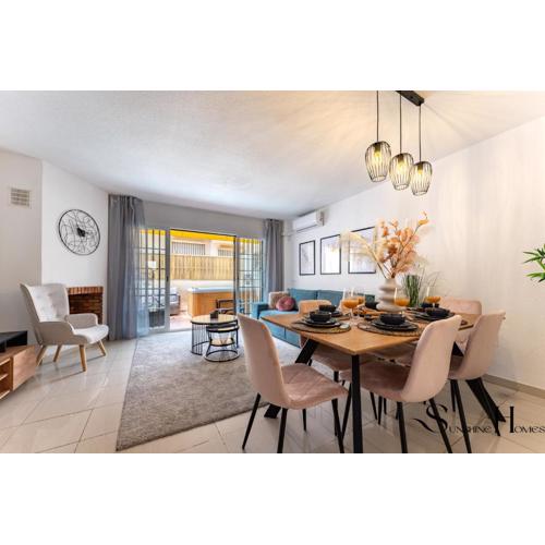 Townhouse wIth Jacuzzi,sea views, swimming pool,garage