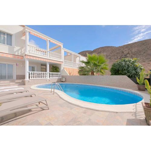 Townhouse with private pool!