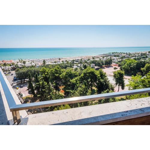 Tra cielo e mare - Civitanova, appartamento nobiliare fronte mare