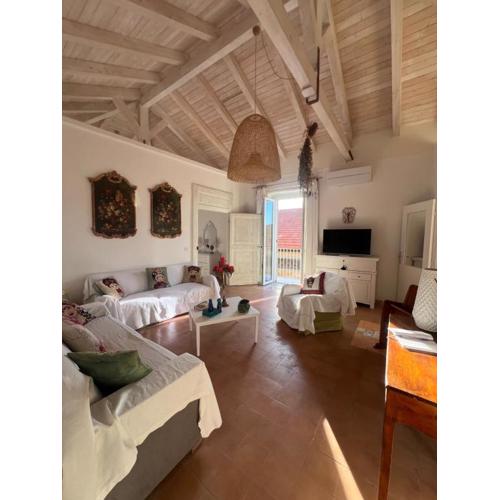 Tra Vicoli e Palazzi Apartment