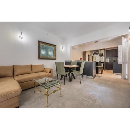 Traditional 2BR Stylish Townhouse with Maltese Balcony - Close to Triton Fountain Valletta, Sliema & Saint Julians