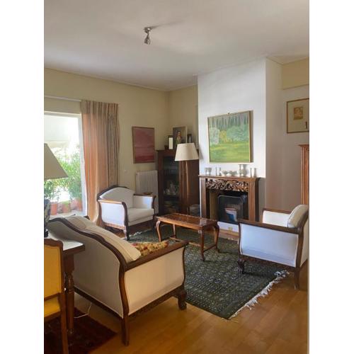 Traditional And Spacious Apartment In Neo Psychiko