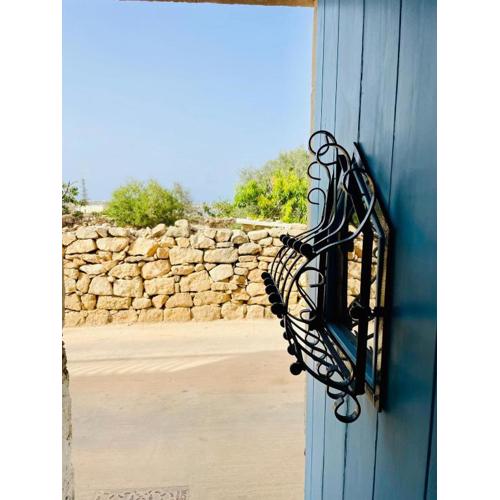 Traditional entire maisonette close to airport