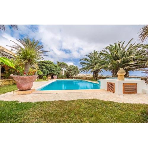 Traditional farmhouse with spectacular sea views