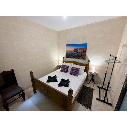 Traditional Maltese 3BD Apartment with Front & Back Balconies - Close to Gozo Ferry