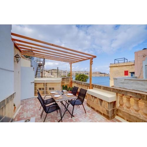 Traditional Maltese Townhouse with Roof Terrace