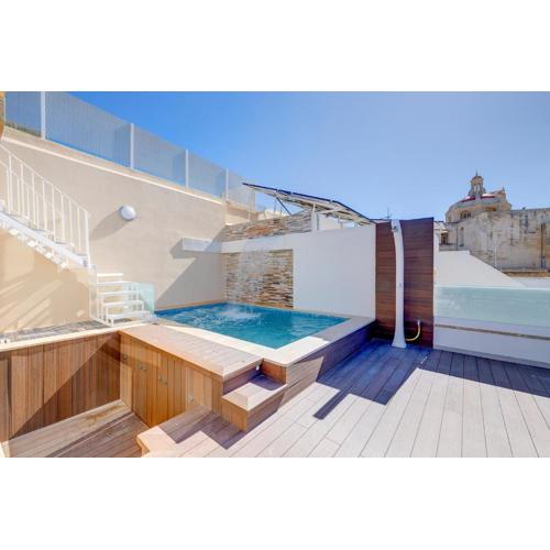 Traditional Maltese Townhouse wt Terrace and Pool