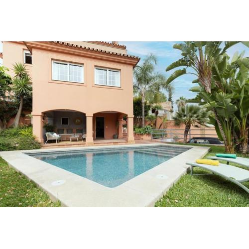 Traditional Spanish villa near Puerto Banus