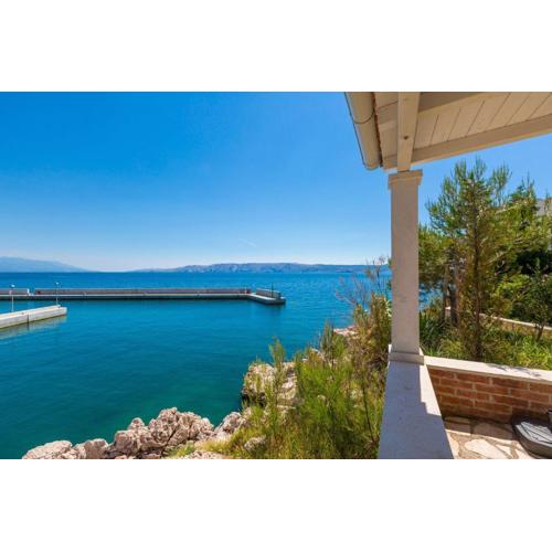Traumhaftes Apartment direkt am eigenen Strand mit privatem Balkon, Meerblick, Klima, WiFi