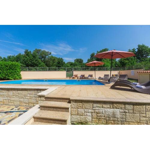 Traumhaftes Apartment nur 250 Meter zum Strand mit Meerblick, Pool, Grillbereich, Privatparkplatz
