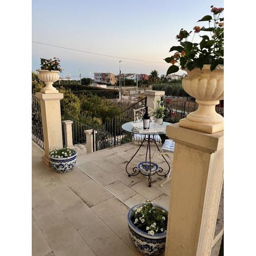 TRAVELLIVING - Sicilian Villa Carnemolla