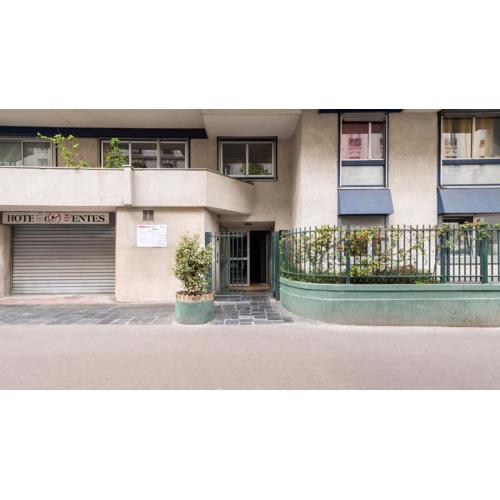 Trendy 1BD Retreat with Patio Goutte d\