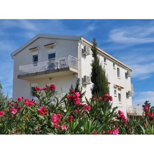 TRENDY Apartments - Novalja