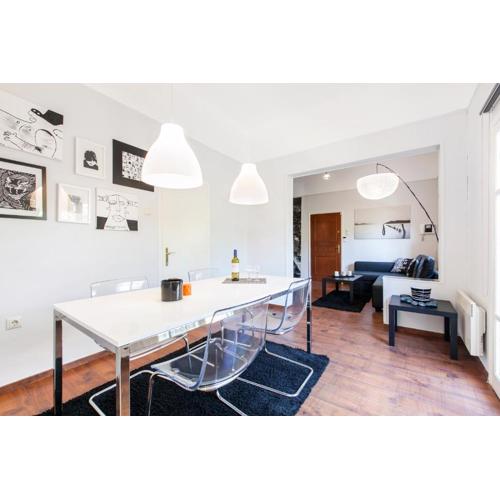 Trendy Minimal Flat in posh Athens