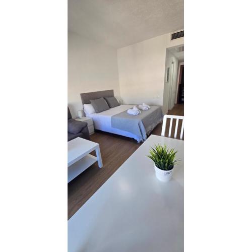 Triana Apartahotel