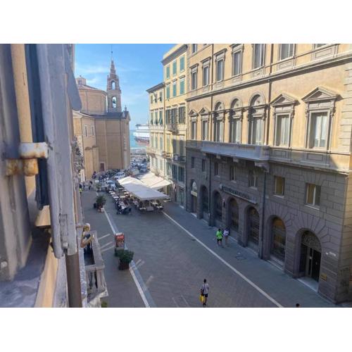 Tribunali, musei, mare, porto a 5 minuti