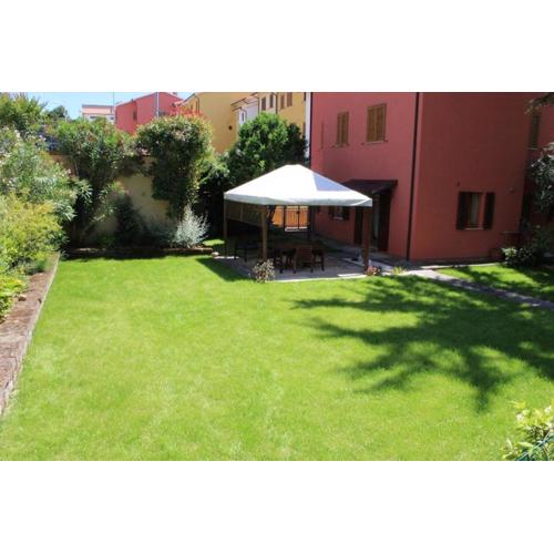 TRILO GREEN CON GIARDINO E POSTO AUTO PRIVATO
