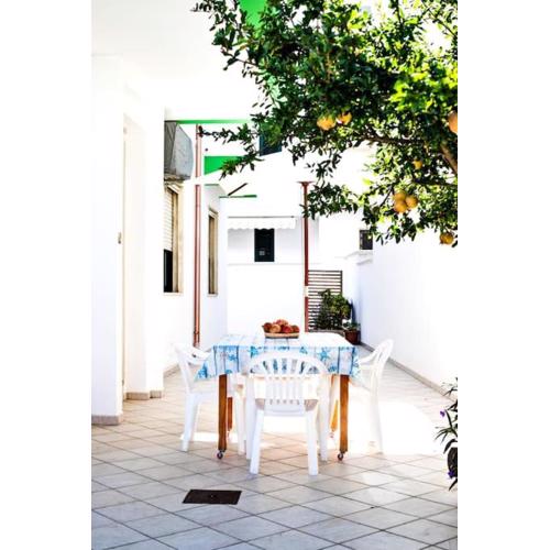Trilocale a 50 mt dal mare con patio - Teresa Houses